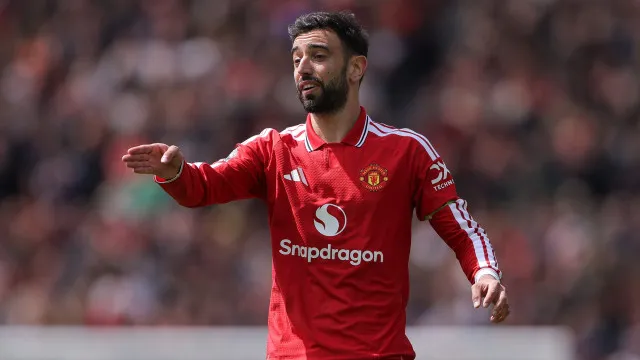Farpas de Roy Keane sem impacto. United quer blindar Bruno Fernandes
