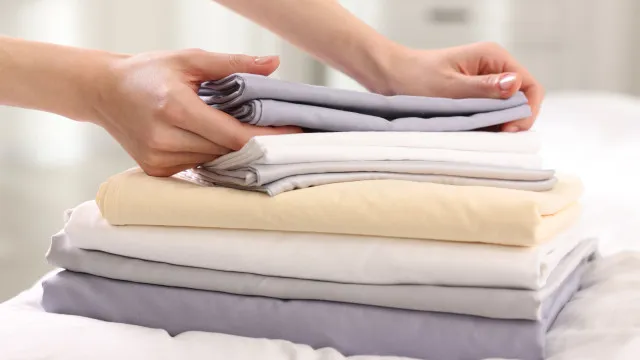 
                    É preciso lavar os lençóis novos antes de os pôr na cama?
                