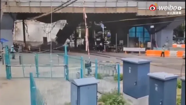 
                    Três pessoas mortas na Coreia do Sul devido a queda parcial de viaduto
                