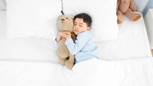 
                    Porque é que as crianças rangem os dentes? Tudo sobre bruxismo infantil
                