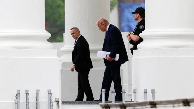 
                    Trump submete-se a exame médico anual dias antes de completar 80 anos
                