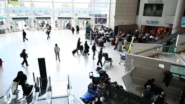 
                    Homem de 52 anos detido por furtar malas e bagagens a turistas
                