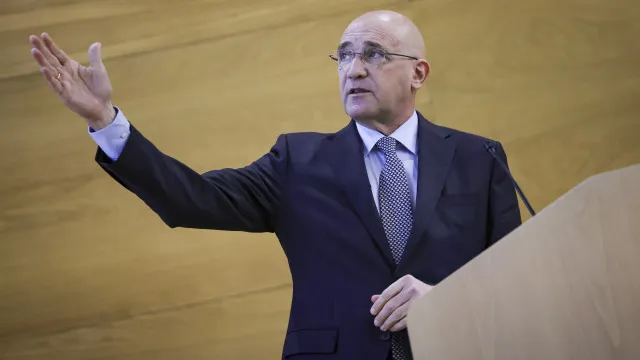 "Postiços" e "prostitutos". Passos deu recados (com Ventura de camarote)