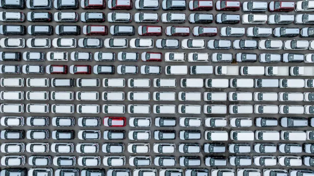 
                    Vendas de automóveis subiram 5,1 por cento na UE em abril
                