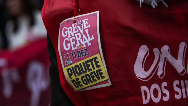 
                    Greves gerais? 