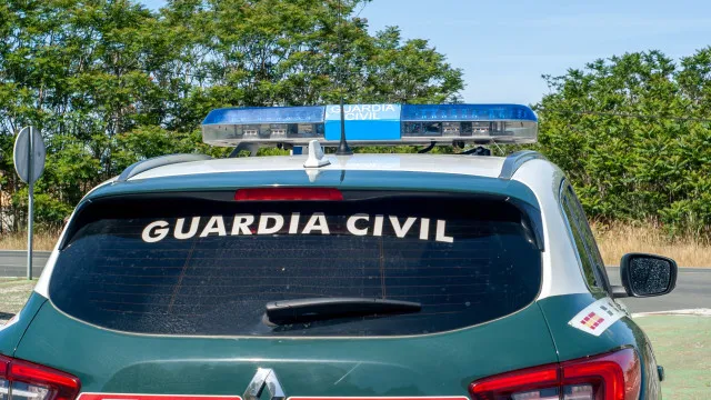 
                    Dois homens encontrados mortos na rua. Autoridades espanholas investigam
                