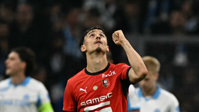 Benfica volta a ser apontado a goleador francês do Rennes