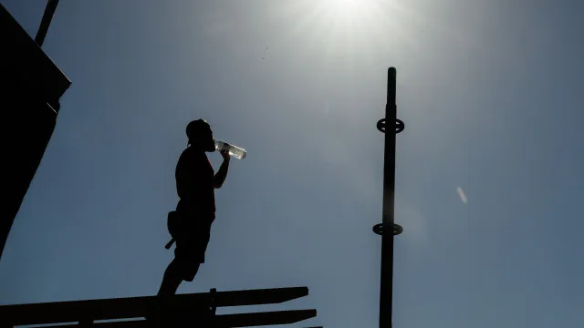 Jovem de 19 anos morre após sentir-se mal em obra durante onda de calor