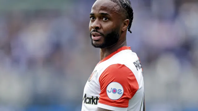 Da ribalta ao 'fosso'. Sterling detido após suspeita de posse de droga