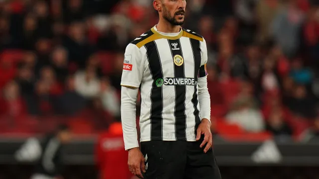 
                    Oficial: João Aurélio anuncia final da carreira aos 37 anos
                