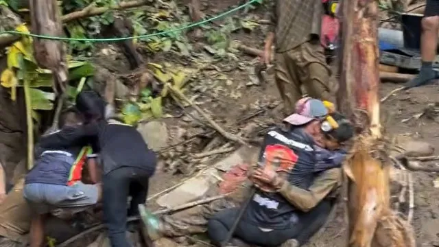 Resgatadas mais quatro pessoas de gruta inundada no Laos