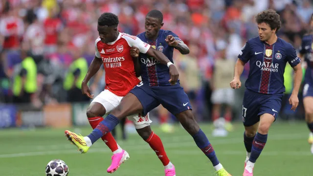 
                    [0-1]: Arsenal segue na frente ao intervalo
                