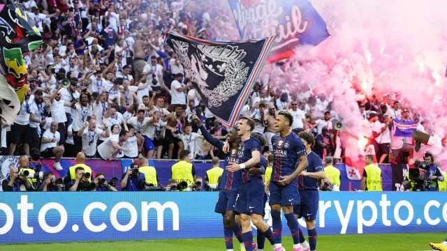 
                    PSG verga Arsenal na final da Champions e sagra-se bicampeão europeu
                