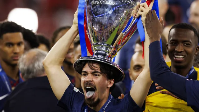 Bicampeão europeu Vitinha eleito melhor jogador da final