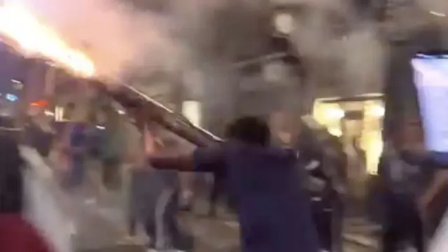 Fogo, destruição e muito mais. Cenário de terror nos festejos do PSG