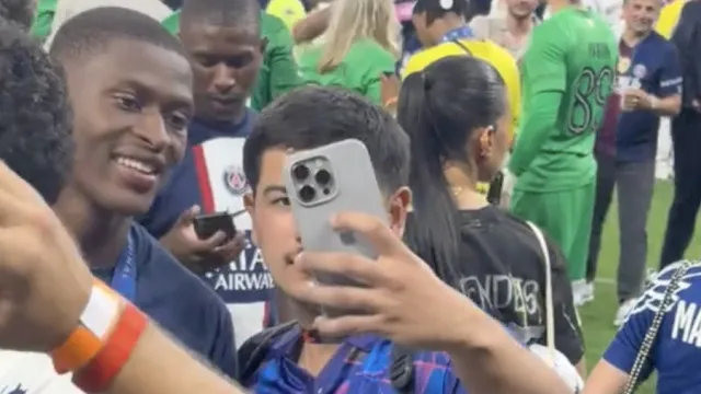 Nuno Mendes, Vitinha e João Neves em sintonia: "Fala português, cara***"