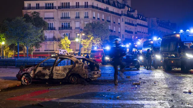 naom_6a1c20e8d166d Jovem morre após colidir com blocos de betão durante festejos do PSG
