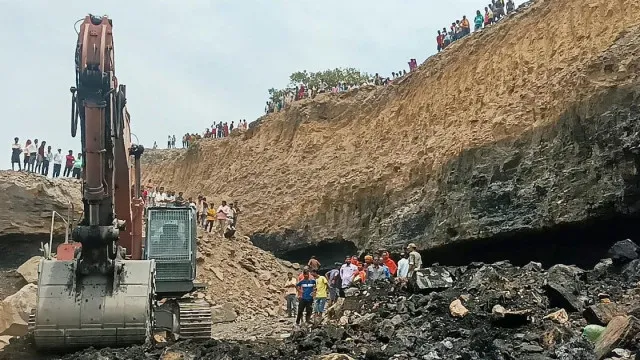 
                    Pelo menos cinco mortos após derrocada em mina ilegal na China
                