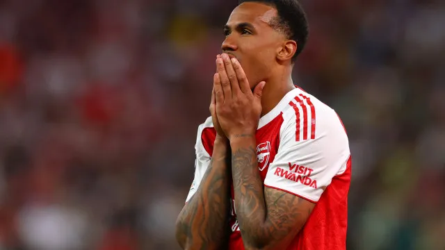 
                    Gabriel Magalhães quebra silêncio após penálti falhado frente ao PSG
                