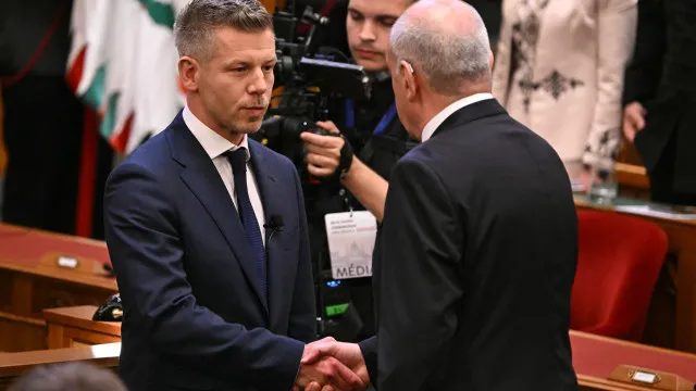
                    Magyar dá ao presidente da Hungria até à meia-noite para se demitir
                