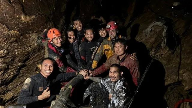 "Dormíamos abraçados". O relato de um dos sobreviventes da gruta do Laos