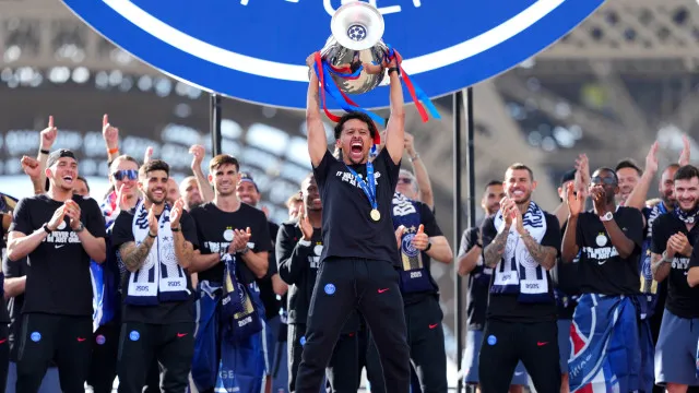 
                    Reis da Europa. Foi assim que Paris recebeu o PSG após nova Champions
                