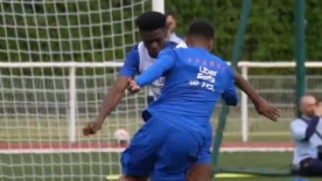 
                    Recupera, finta e marca. Mbappé já deixa França de 'água na boca'
                