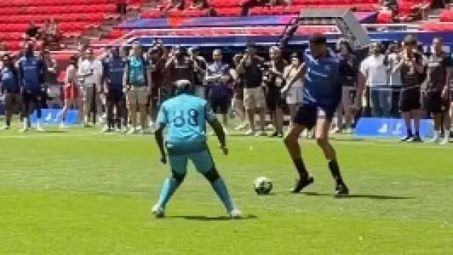 Antetokounmpo brilha... no futebol: "Chegava facilmente à Premier League"