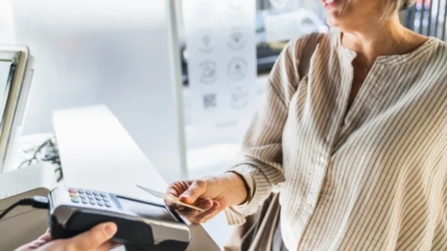 
                    Dinheiro, cartão... Que meios de pagamento as lojas têm mesmo de aceitar?
                