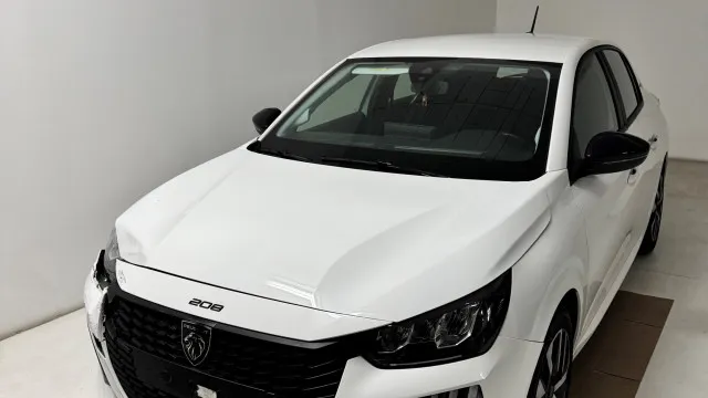 
                    Apanhado em flagrante após furtar carro de concessionário em Fafe
                