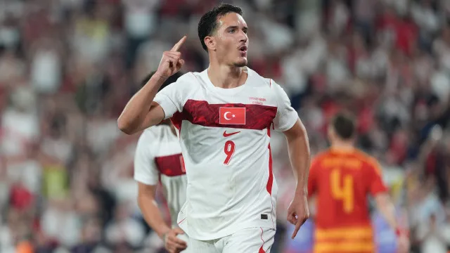 
                    Deniz Gul marca na goleada da Turquia sobre Macedónia do Norte
                