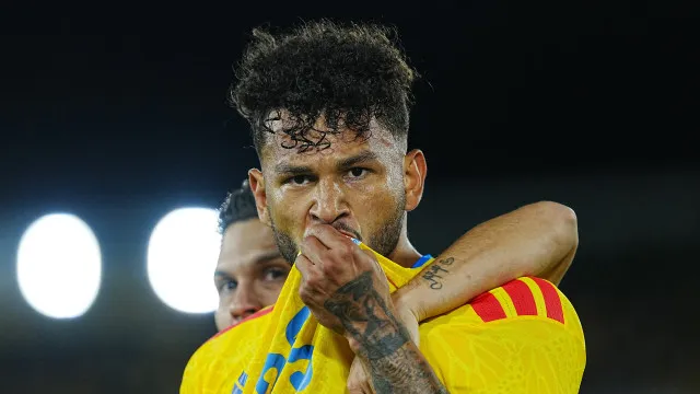 
                    Eustáquio mostra a Portugal como se faz... e Luis Suárez deixa aviso
                