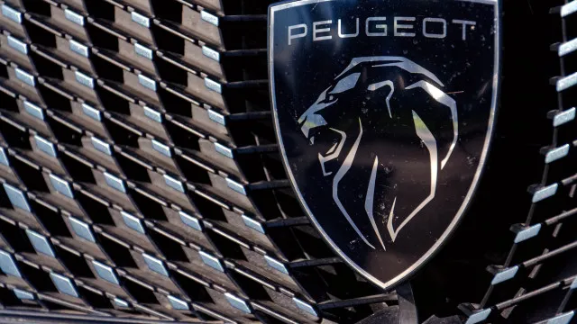 
                    Stellantis investe mil milhões em França para produzir novos Peugeot
                