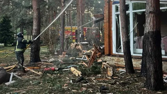
                    Ucrânia: Novos bombardeamentos russos provocam pelo menos oito mortos
                