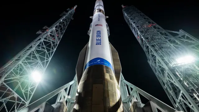 Após explosão, Blue Origin diz que lançará foguetão até ao final de 2026