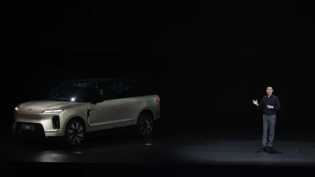 
                    Novo SUV executivo chinês tem quase 5 metros e meio de comprimento
                