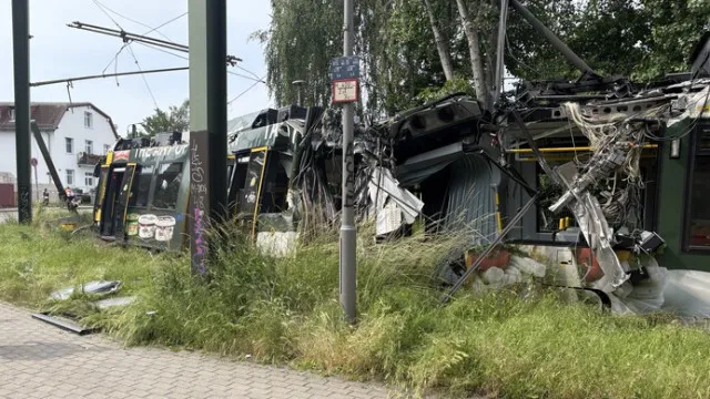 
                    Acidente de elétrico faz 20 feridos em Berlim. Três estão em estado grave
                
