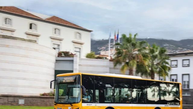 
                    Horários do Funchal programa viagens em 39 linhas e suspende 21 carreiras
                