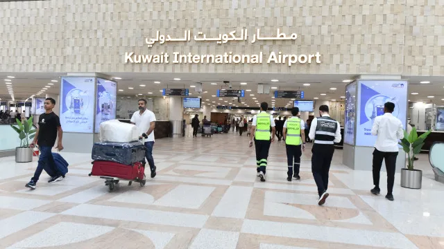 
                    Kuwait reabre espaço aéreo encerrado após ataques de Teerão
                