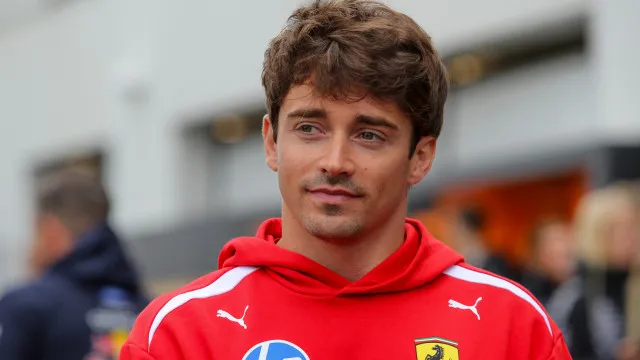 
                    Charles Leclerc renova com a Ferrari 