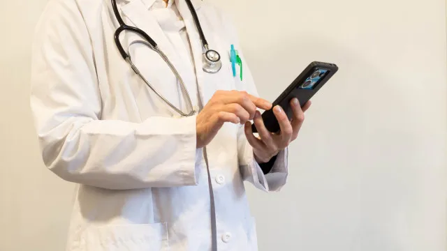 
                    Menos de metade é atendida a tempo nas urgências do SNS
                