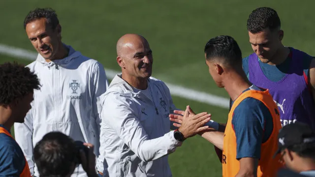 
                    Não é só Samu. Dentro do 'laboratório' de Roberto Martínez para o Chile
                