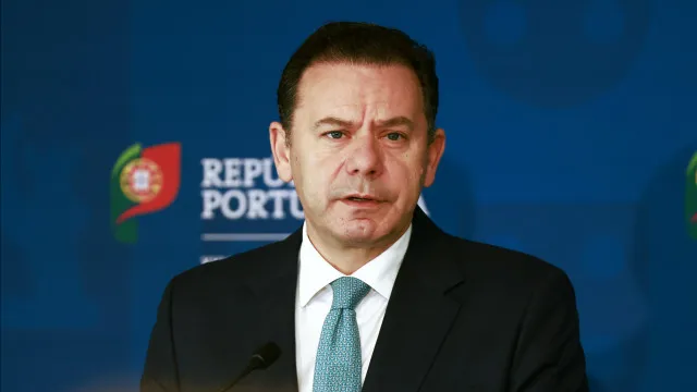 Montenegro promete "condições" aos que ensinam português no estrangeiro