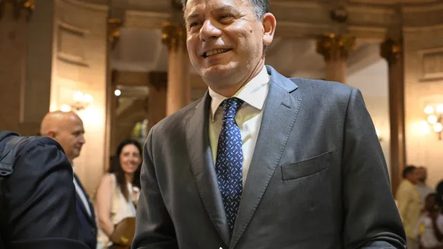 
                    Montenegro pede prudência sobre Irão e avisa que 
