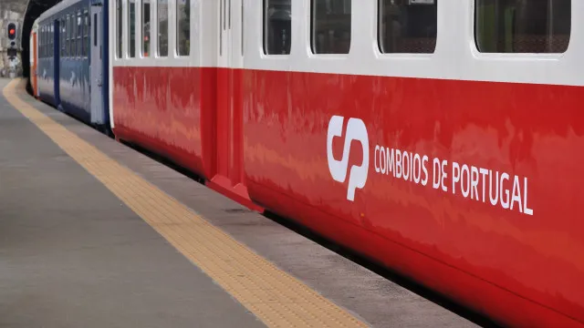
                    Precisa (mesmo) de apanhar comboio hoje? Estes são os únicos que circulam
                