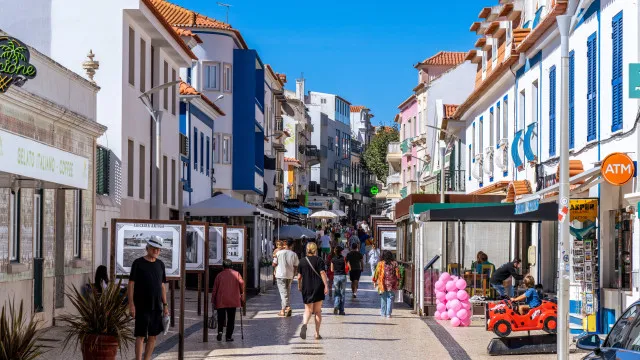 
                    Homem detido por vários furtos na Ericeira (incluindo caixa de esmolas)
                