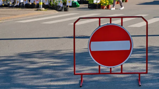 
                    Quando pode o trânsito ser proibido a certos veículos? E há multas?
                