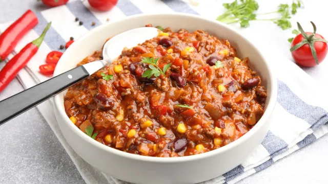 
                    A receita fácil de chili com carne que toda a família vai adorar 
                