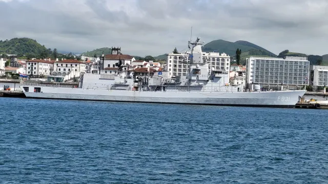
                    Navios de força multinacional da NATO nos Açores
                