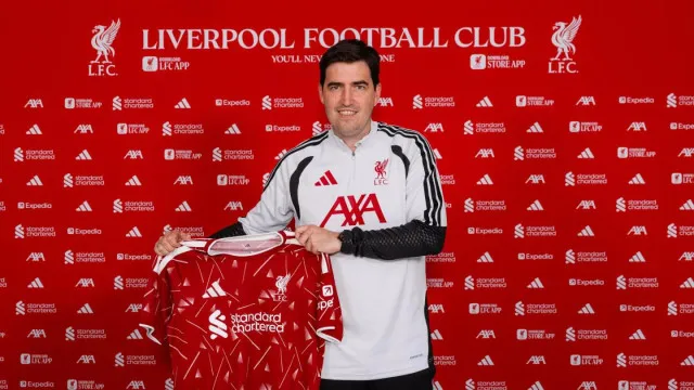 Oficial: Iraola é o novo treinador do Liverpool